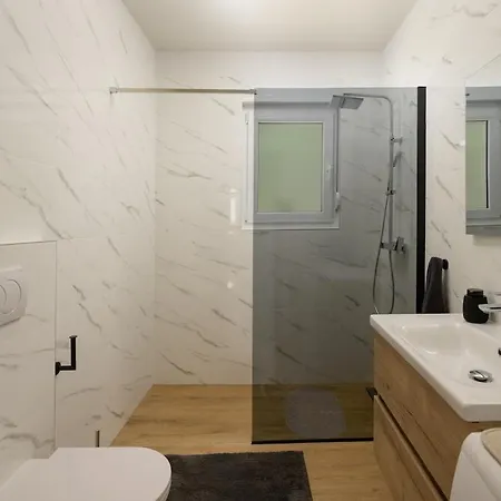 Tamara By Istrialux * Loborika