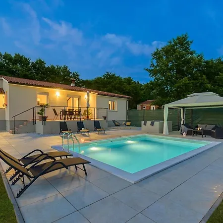 Tamara By Istrialux * Loborika