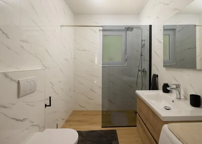 Tamara By Istrialux * Loborika